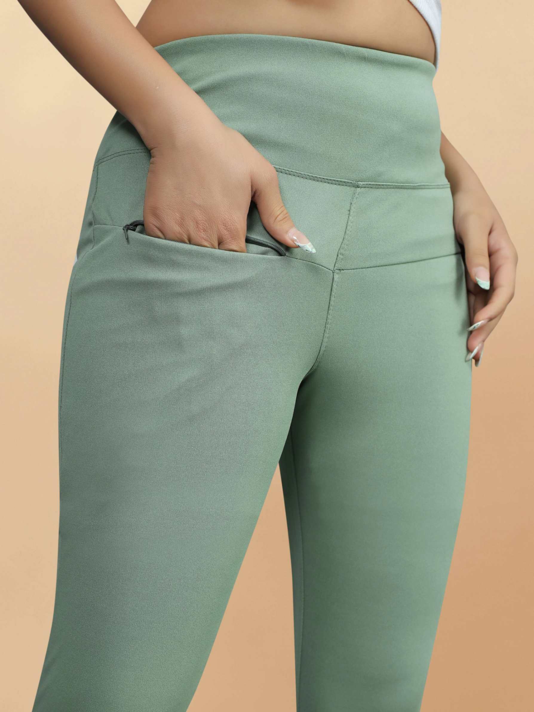 Stylish Modern Women's Jeggings with Front Pocket Detail (Green)